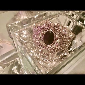 Beautiful unique vintage bracelet amazing scrolls